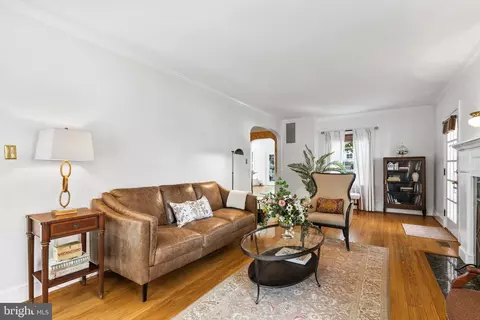 Living - 11 N Jefferson St, Frederick, MD 21701 photo 2 of 4