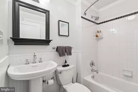Bath - 11 N Jefferson St, Frederick, MD 21701 photo 2 of 5