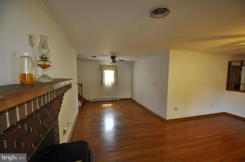 Living - 9017 Bethel Rd, Frederick, MD 21702 photo 3 of 5