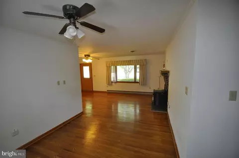 Living - 9017 Bethel Rd, Frederick, MD 21702 photo 5 of 5