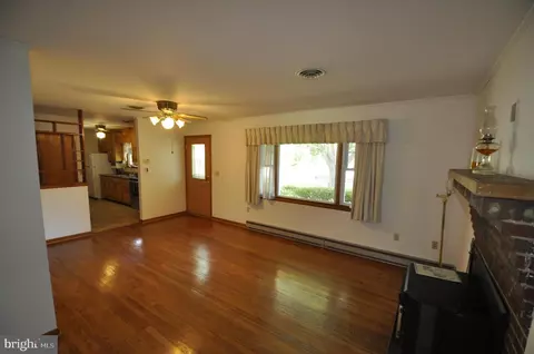 Living - 9017 Bethel Rd, Frederick, MD 21702 photo 4 of 5