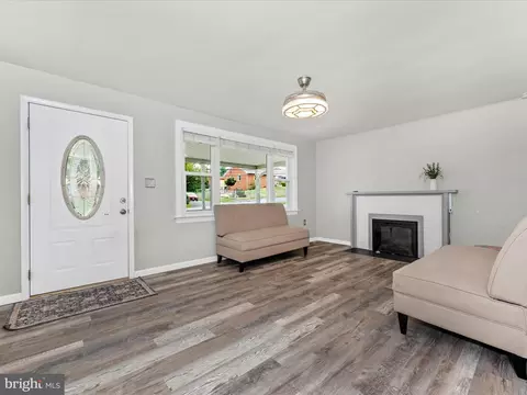204 E H St, Brunswick, MD 21716 photo 3