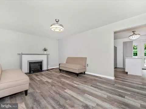 204 E H St, Brunswick, MD 21716 photo 4