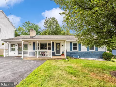 204 E H St, Brunswick, MD 21716 photo 2