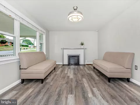 204 E H St, Brunswick, MD 21716 photo 5