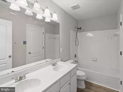 Bath - 2049 William Franklin Dr, Frederick, MD 21702 photo 3 of 5