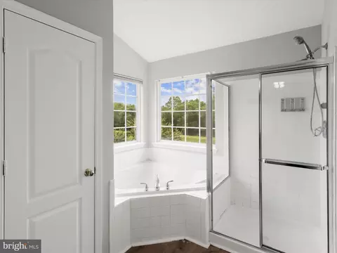 Bath - 2049 William Franklin Dr, Frederick, MD 21702 photo 2 of 5