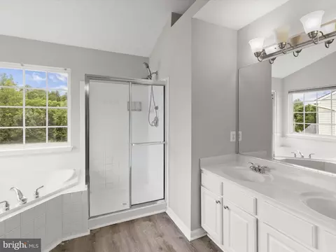 Bath - 2049 William Franklin Dr, Frederick, MD 21702 photo 1 of 5