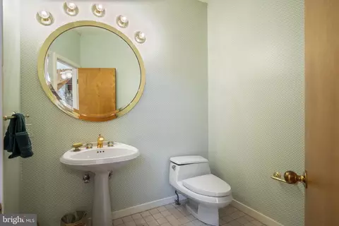 10534 Gambrill Park Rd, Frederick, MD 21702 photo 14