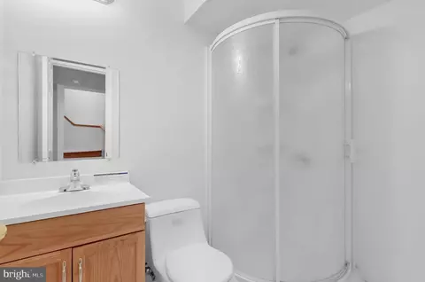 Bath - 2057 Sumner Dr, Frederick, MD 21702 photo 3 of 3