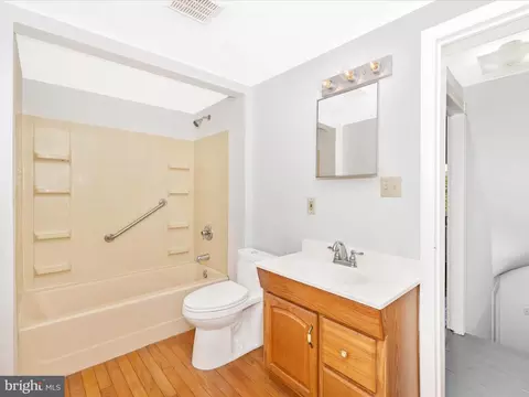 Bath - 7347 Sundays Ln, Frederick, MD 21702 photo 2 of 2