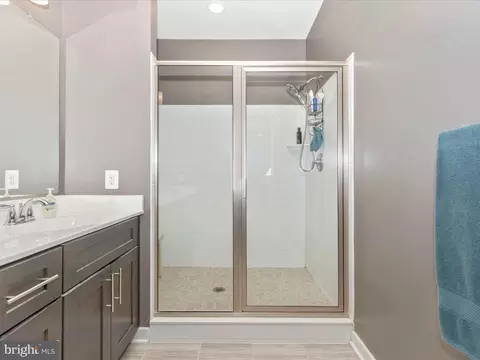 Bath - 616 Gillespie Dr, Frederick, MD 21702 photo 4 of 6