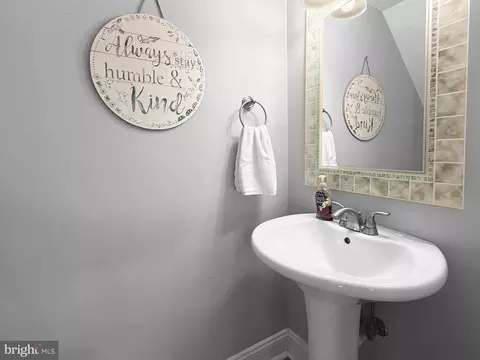 517 Lancaster Pl, Frederick, MD 21703 photo 11