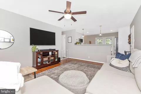 Entry Way - 1496 W 10th St, Frederick, MD 21702 photo 2 of 2