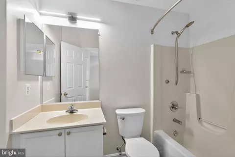 Bath - 1948 Crossing Stone Ct, Frederick, MD 21702 photo 3 of 5
