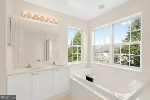 Bath - 1948 Crossing Stone Ct, Frederick, MD 21702 photo 1 of 5