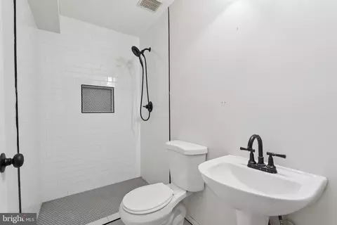 Bath - 6813 Fallard Pl, Frederick, MD 21703 photo 2 of 2