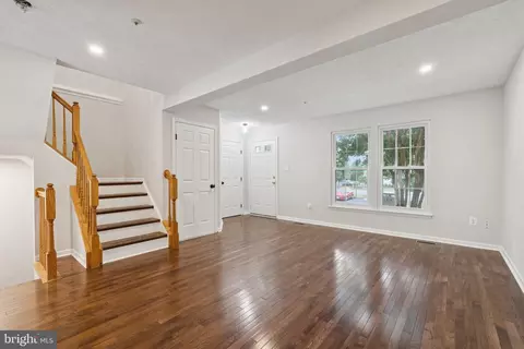 Living - 6813 Fallard Pl, Frederick, MD 21703 photo 2 of 2
