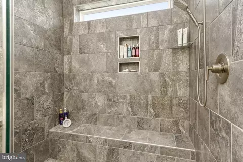 Bath - 961 Holden Rd, Frederick, MD 21701 photo 2 of 4
