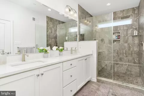 Bath - 961 Holden Rd, Frederick, MD 21701 photo 1 of 4