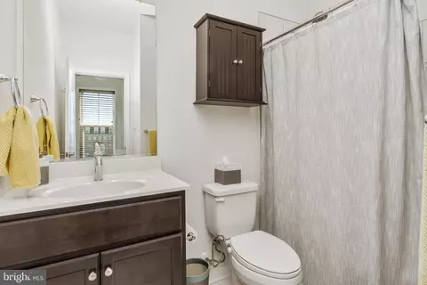 Bath - 961 Holden Rd, Frederick, MD 21701 photo 3 of 4