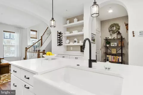 Entry Way - 961 Holden Rd, Frederick, MD 21701 photo 5 of 20