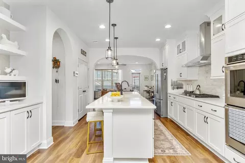 Entry Way - 961 Holden Rd, Frederick, MD 21701 photo 6 of 20