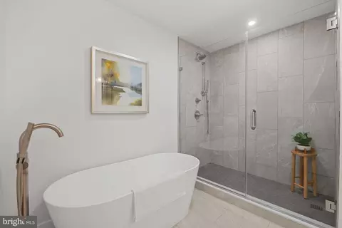 Bath - 210 Second St E #402, Frederick, MD 21701 photo 1 of 3