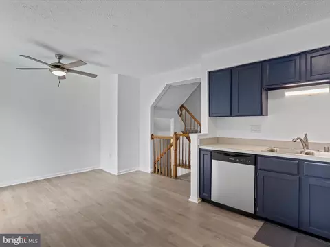 Entry Way - 1518 Beverly Ct, Frederick, MD 21701 photo 2 of 3