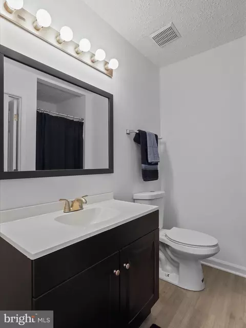 Bath - 1518 Beverly Ct, Frederick, MD 21701 photo 4 of 5