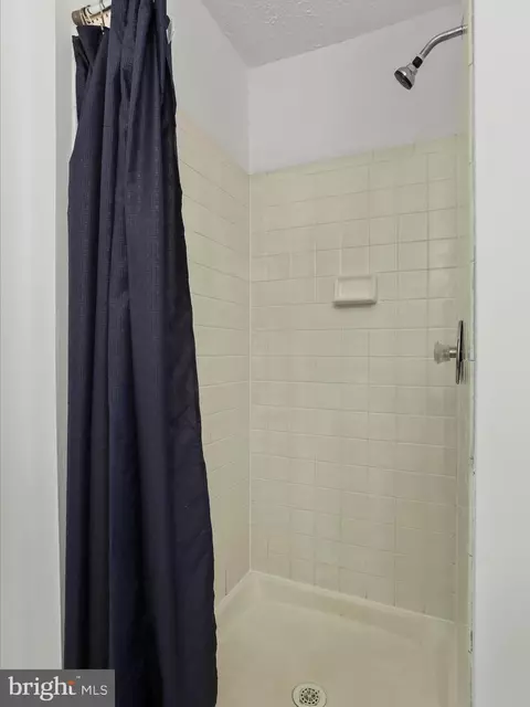 Bath - 1518 Beverly Ct, Frederick, MD 21701 photo 5 of 5