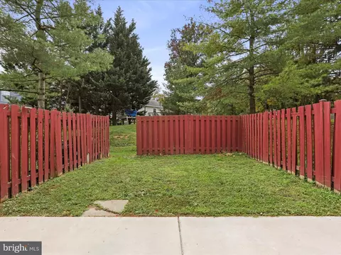 Exterior - 1518 Beverly Ct, Frederick, MD 21701 photo 2 of 3