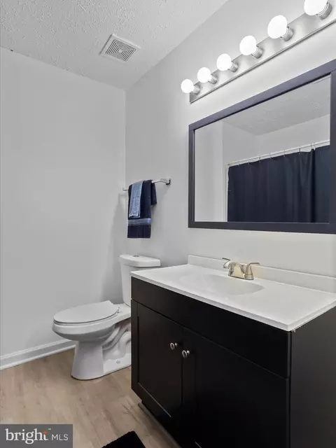 Bath - 1518 Beverly Ct, Frederick, MD 21701 photo 2 of 5