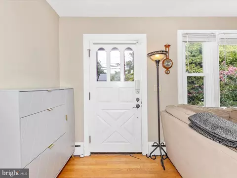 902 Chestnut St, Frederick, MD 21703 photo 3