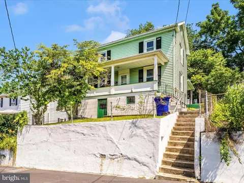 7 W B St, Brunswick, MD 21716