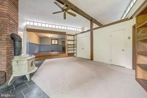 Living - 3908 Forrest School Rd, Smithsburg, MD 21783 photo 2 of 5