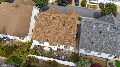 View/Area - 1015 Eastbourne Ct, Frederick, MD 21702 photo 2 of 5