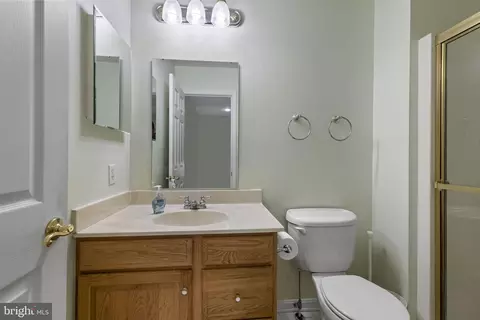 Bath - 1015 Eastbourne Ct, Frederick, MD 21702 photo 3 of 3
