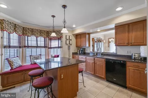 Kitchen - 1015 Eastbourne Ct, Frederick, MD 21702 photo 2 of 6