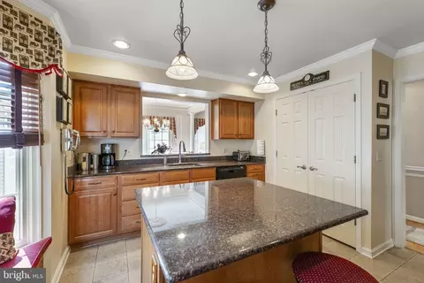 Kitchen - 1015 Eastbourne Ct, Frederick, MD 21702 photo 6 of 6