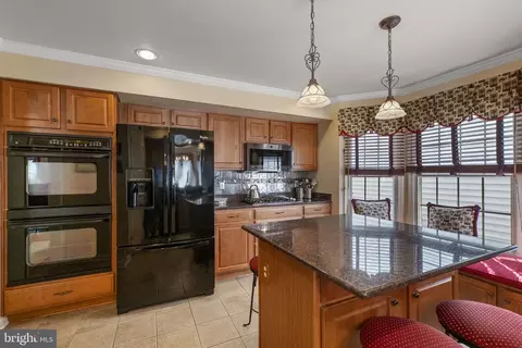 Kitchen - 1015 Eastbourne Ct, Frederick, MD 21702 photo 4 of 6