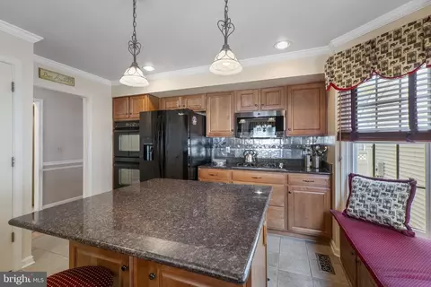 Kitchen - 1015 Eastbourne Ct, Frederick, MD 21702 photo 5 of 6
