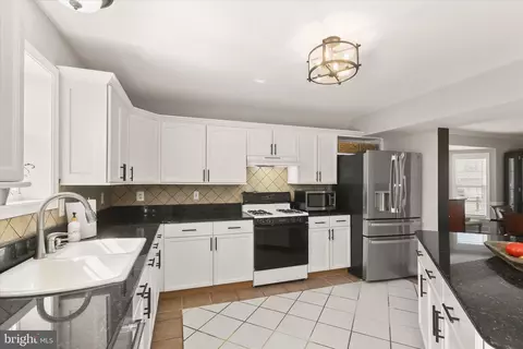 Kitchen - 239 Bishops Glen Dr, Frederick, MD 21702 photo 2 of 4