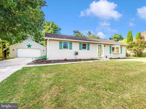 912 E F St, Brunswick, MD 21716