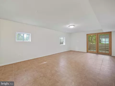 Living - 7301 Abbington Ct, Frederick, MD 21702 photo 12 of 14