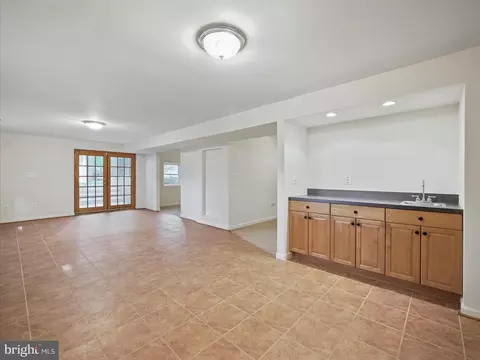 Living - 7301 Abbington Ct, Frederick, MD 21702 photo 11 of 14