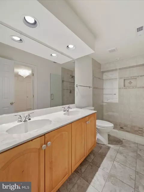 Bath - 7301 Abbington Ct, Frederick, MD 21702 photo 2 of 5