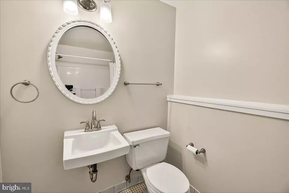 Bath - 109 Glade Blvd, Walkersville, MD 21793 photo 2 of 3