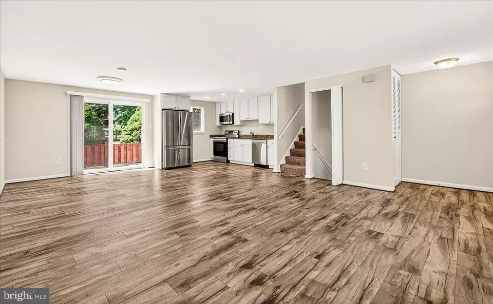 Living - 109 Glade Blvd, Walkersville, MD 21793 photo 3 of 8