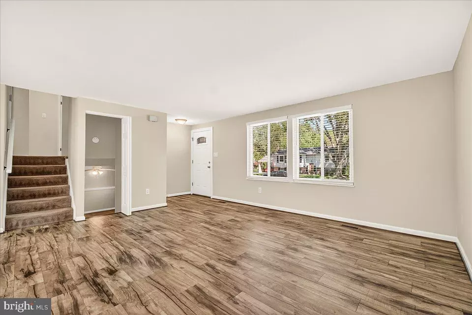 Living - 109 Glade Blvd, Walkersville, MD 21793 photo 4 of 8